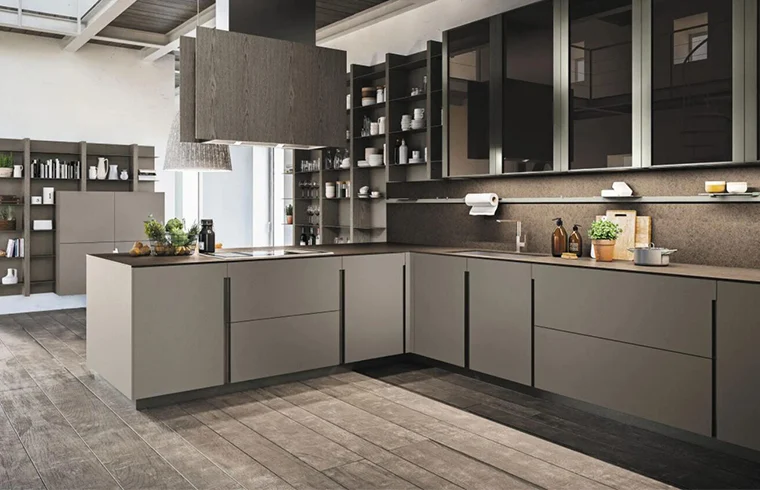 Cocina de lujo con puertas de vidrio